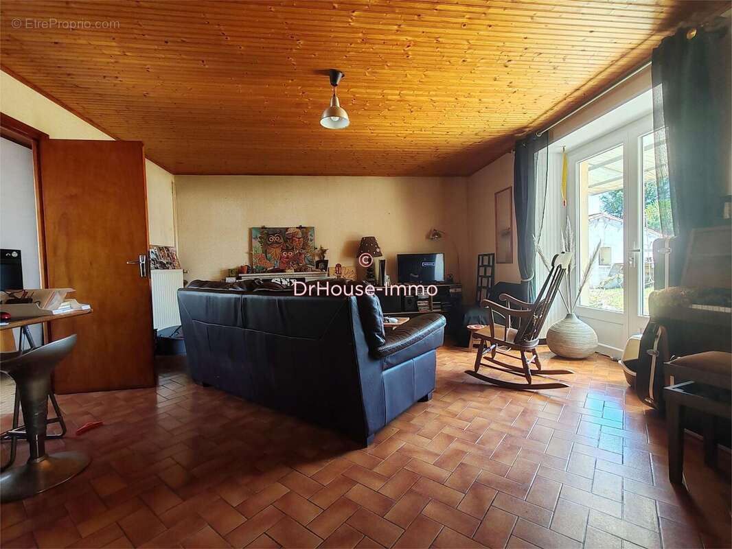 Maison à SAINTE-RADEGONDE-DES-NOYERS