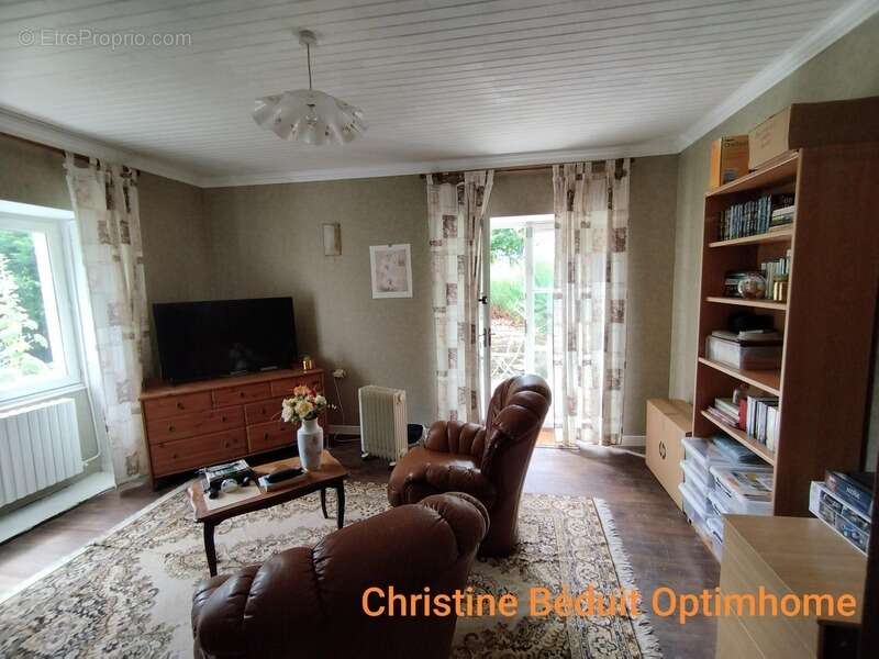 CHARENTE, COURCOME, maison 198 m², 4 chambres, grange, terrain 2401 m² clos - photo 4