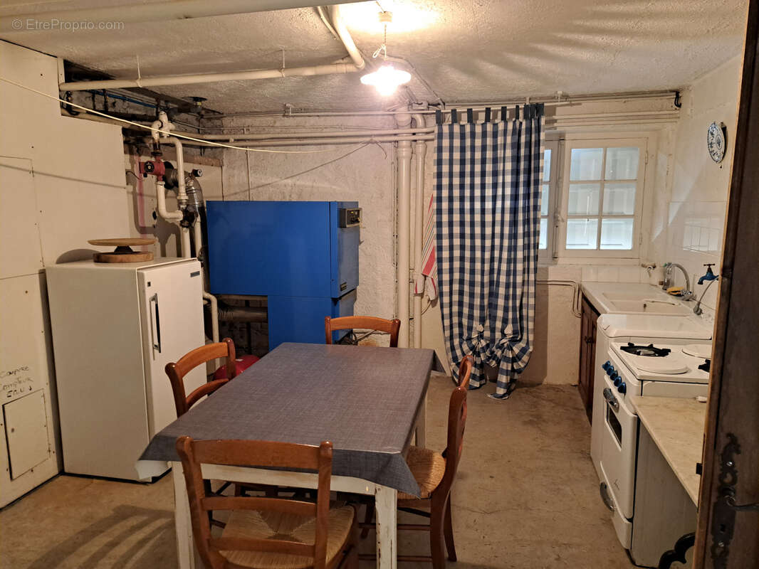 Maison d'habitation avec beaucoup de caractères sur 1300m2 - photo 15