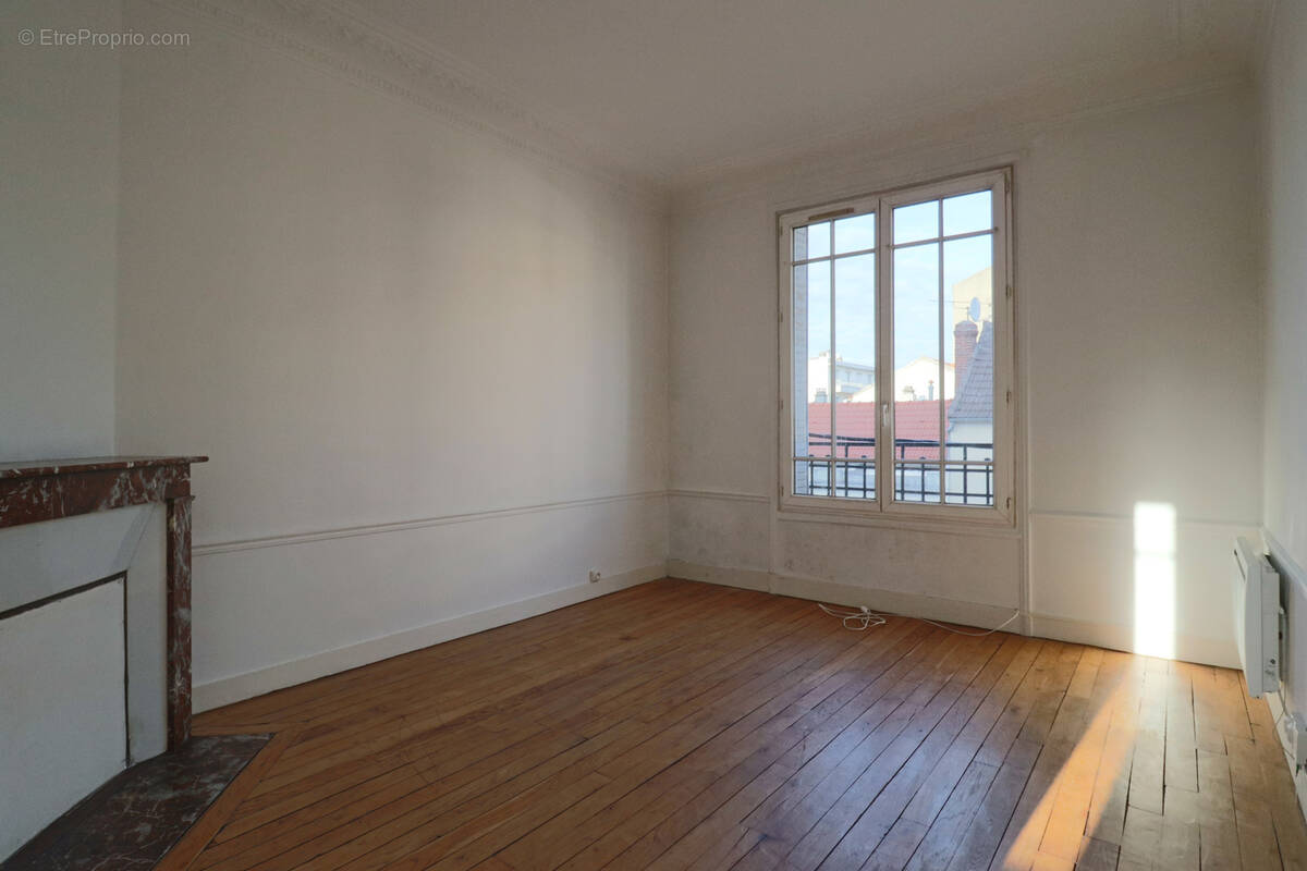 Appartement à LES PAVILLONS-SOUS-BOIS