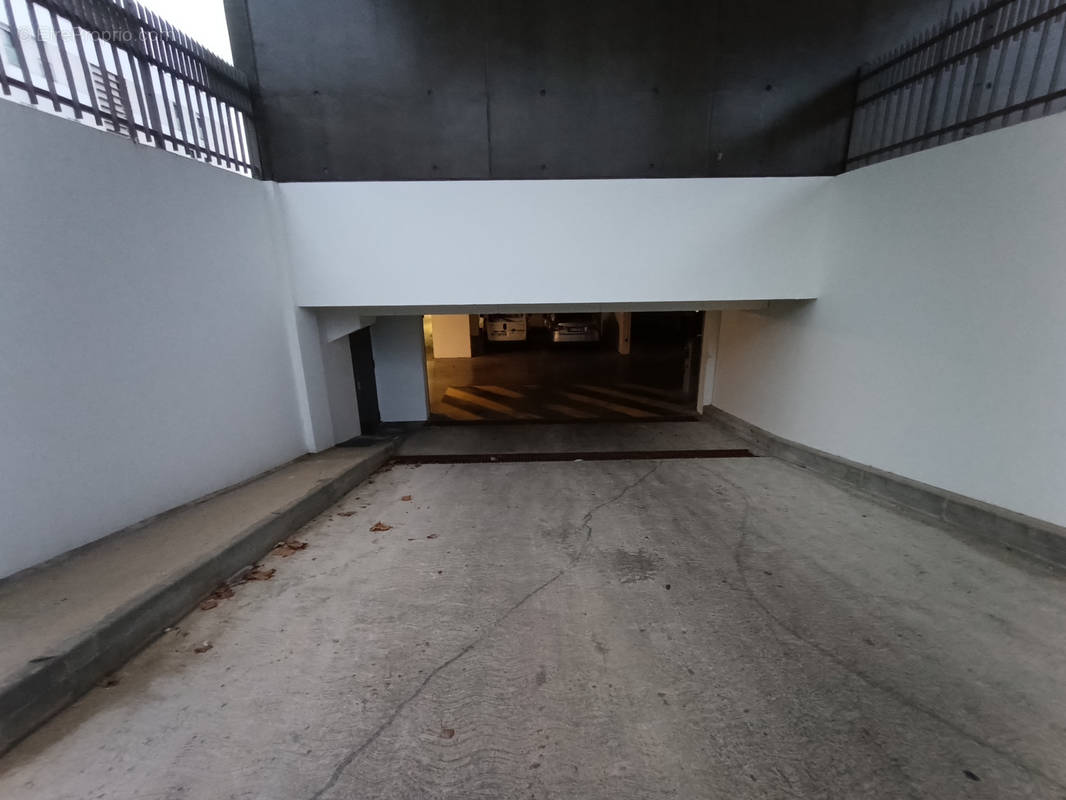 Parking à HEROUVILLE-SAINT-CLAIR