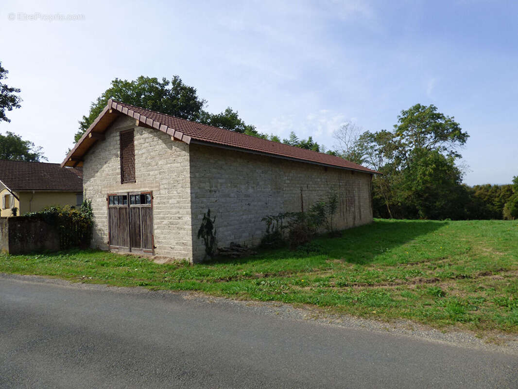 Maison à SAINT-TRIVIER-DE-COURTES