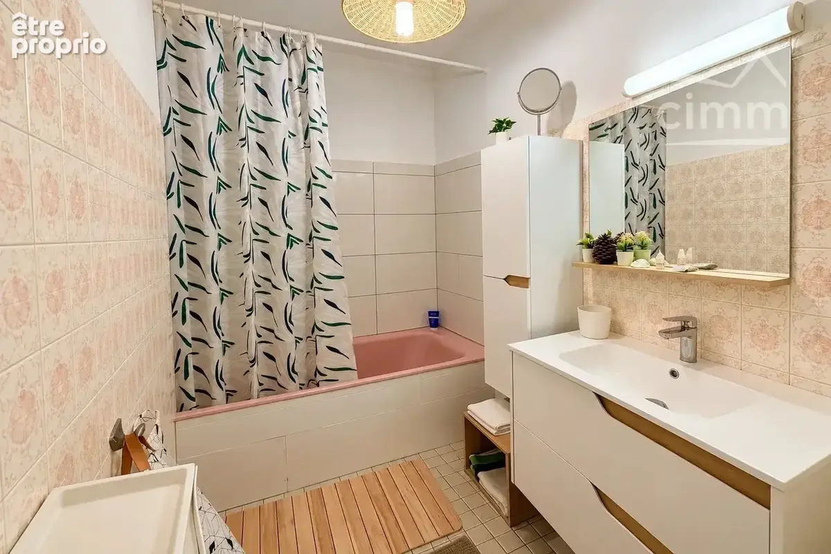 T2 rénové 43 m² – 11e étage – balcon – vue massifs - photo 9