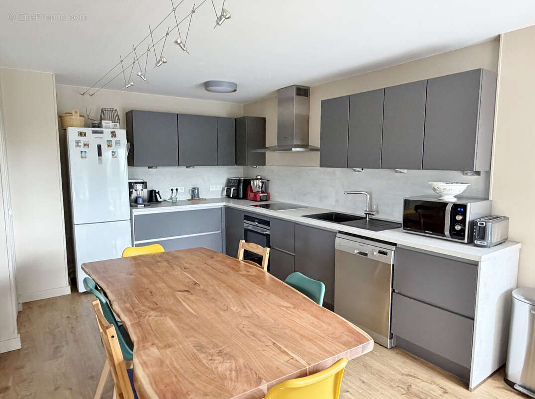 Appartement à GREZIEU-LA-VARENNE