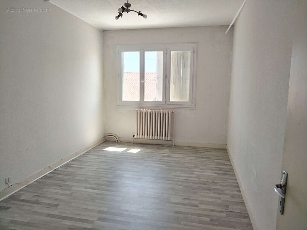 Maison de Ville Centre bourg MENESPLET - photo 5