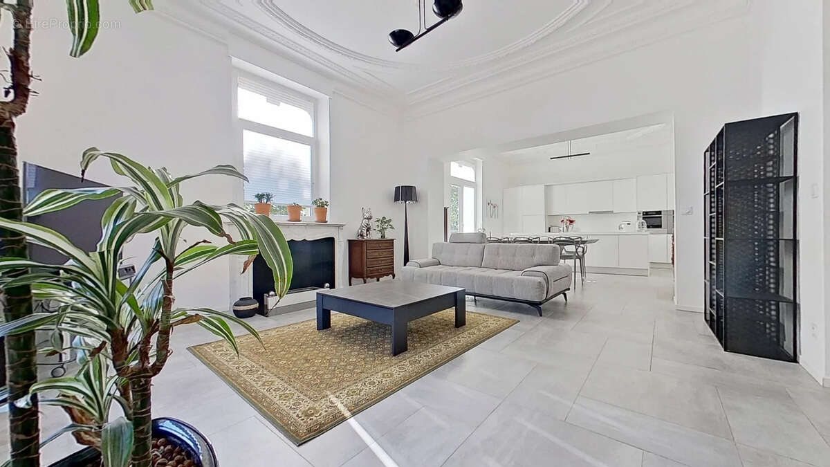 Longwy - Mont-Saint-Martin, Villa d'exception de plus de 400 m2 habitables sur 37 ares de terrain - piscine ch - photo 4