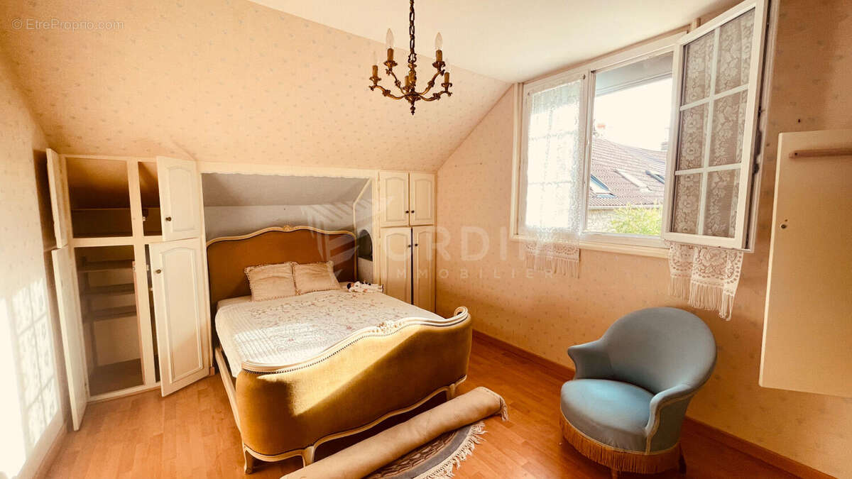 Maison 212 m² à Courgis  - photo 12