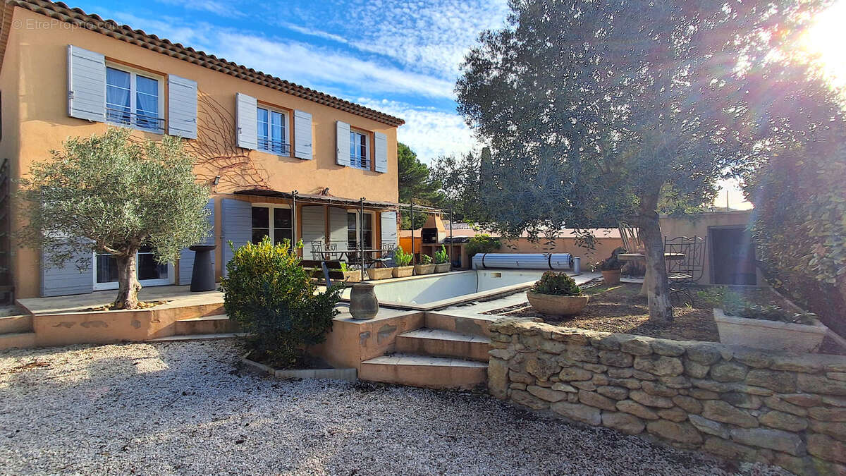 Villa Type 6 plein sud avec  Piscine et Garage - photo 2