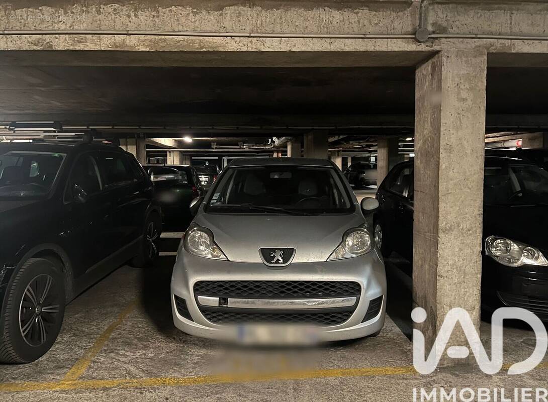 Photo 1 - Parking à PARIS-11E