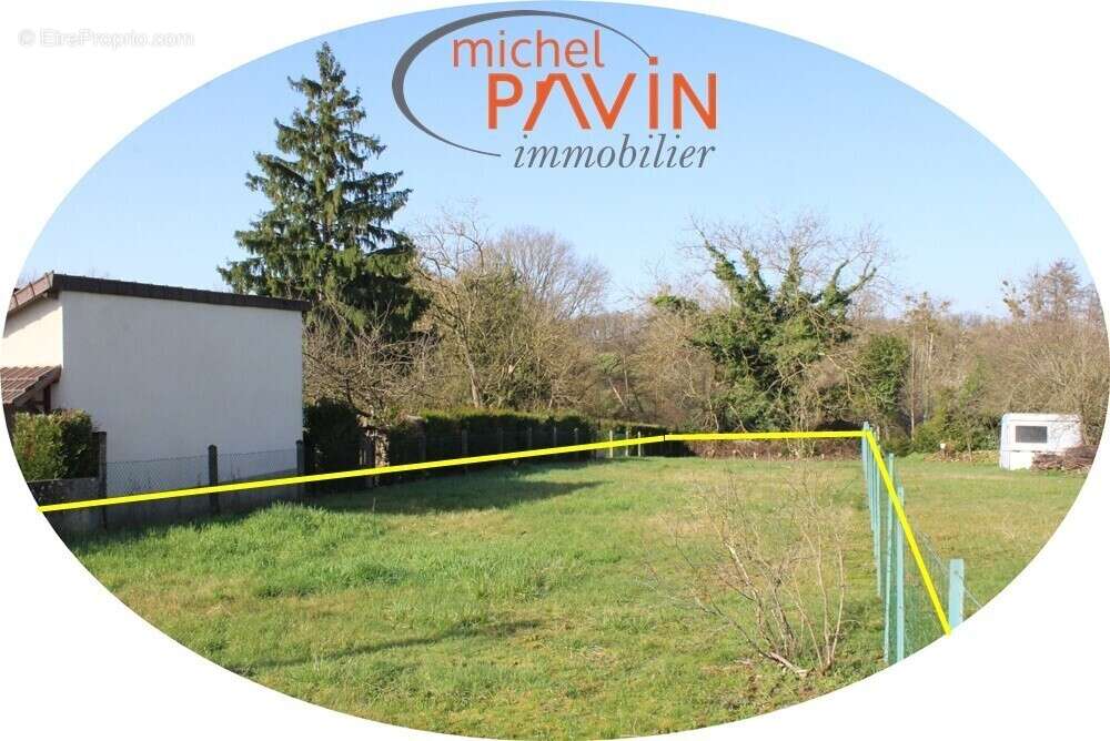 Terrain à MARSEILLES-LES-AUBIGNY