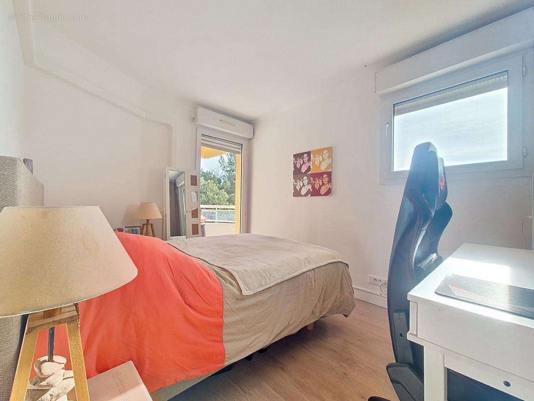 Dernier etage / traversant d'angle. residence avec piscine - photo 9