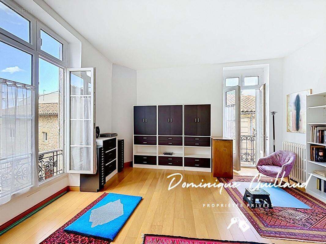 Nîmes Arènes -Duplex 5 piècès 173 m2 avec terrasse et loggia de 50m2 - photo 16