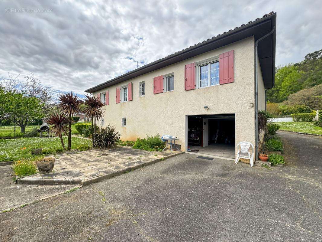Maison à DOUZILLAC