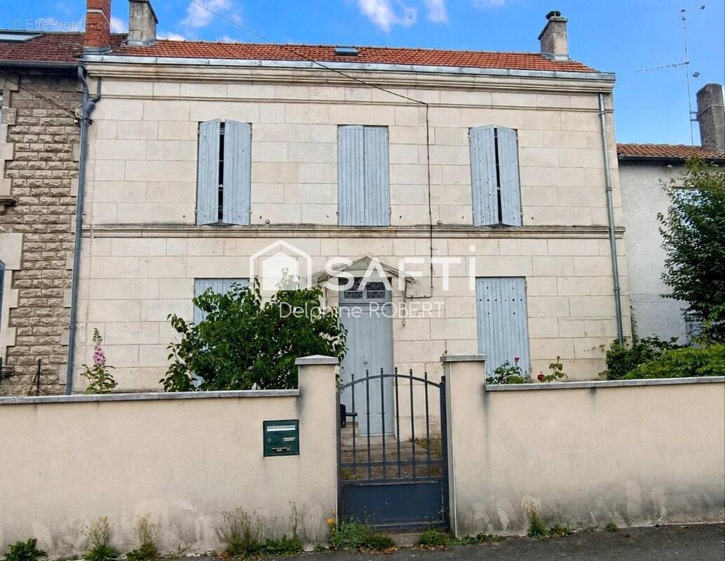 Photo 1 - Maison à SAINTES