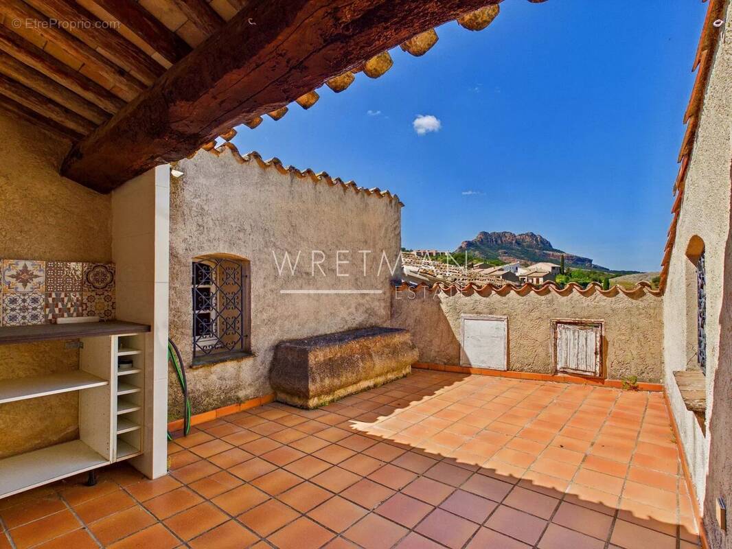 Maison à ROQUEBRUNE-SUR-ARGENS