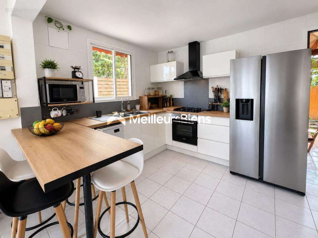 Maison De type T5 avec bungalow T3 et piscine dans environnement de qualité - photo 5