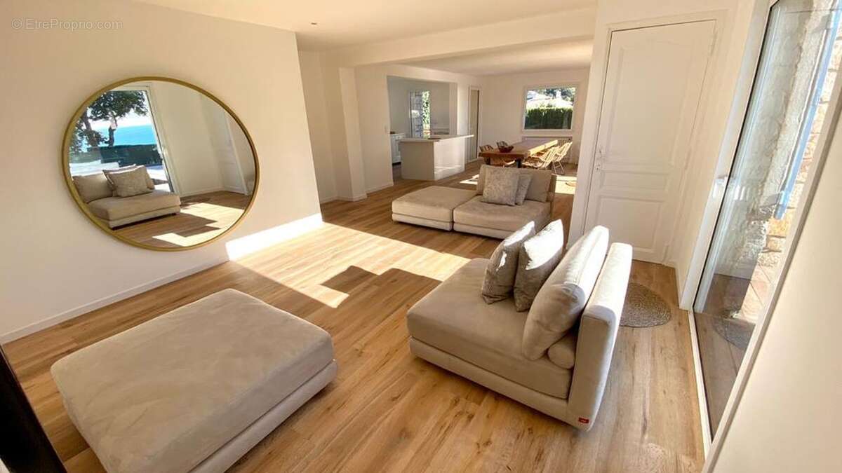 Maison à LES ISSAMBRES