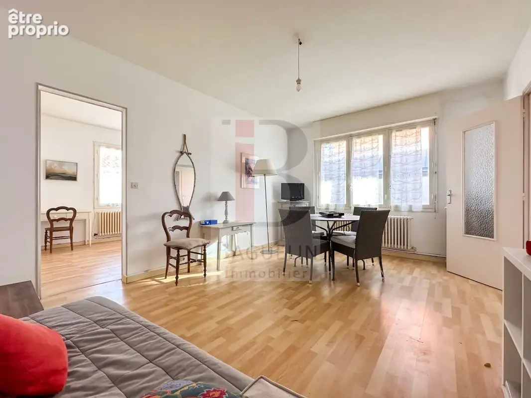 Appartement à FOURAS