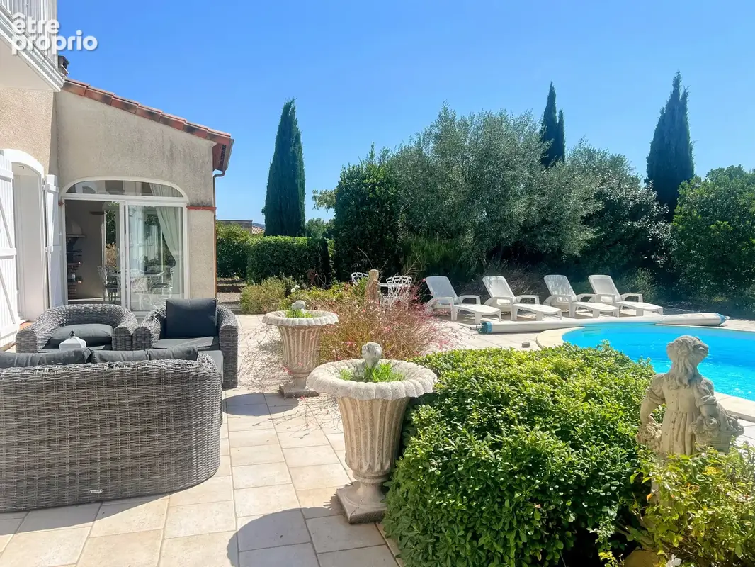 Maison Familiale Indépendante avec Piscine et Jardins, à Proximité du Centre Ville - photo 17