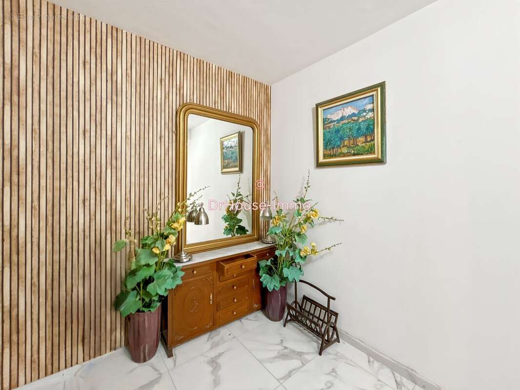 Appartement à POUSSAN