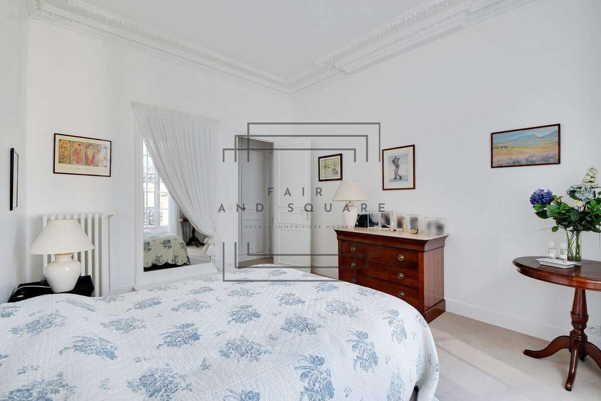 Appartement à PARIS-16E