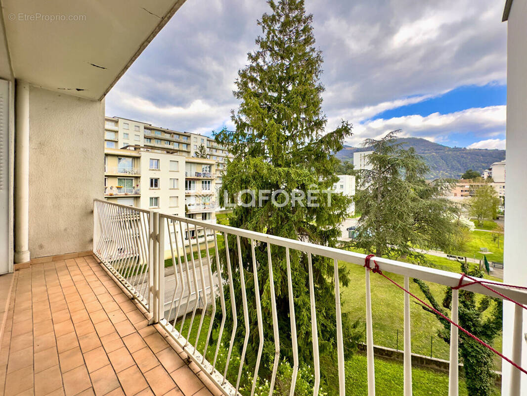 Appartement à SAINT-MARTIN-D'HERES