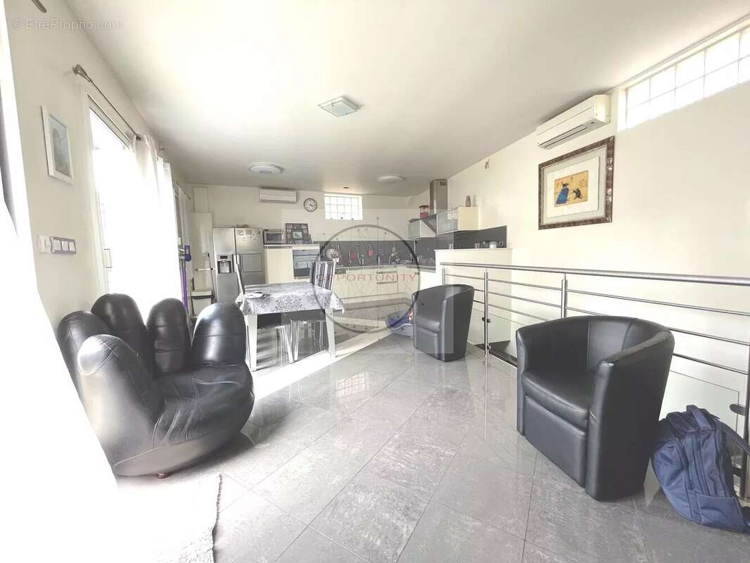 Maison/Villa limite Vincennes avec triple salon et vaste Rooftop / terrasse de plus de 80m - photo 2