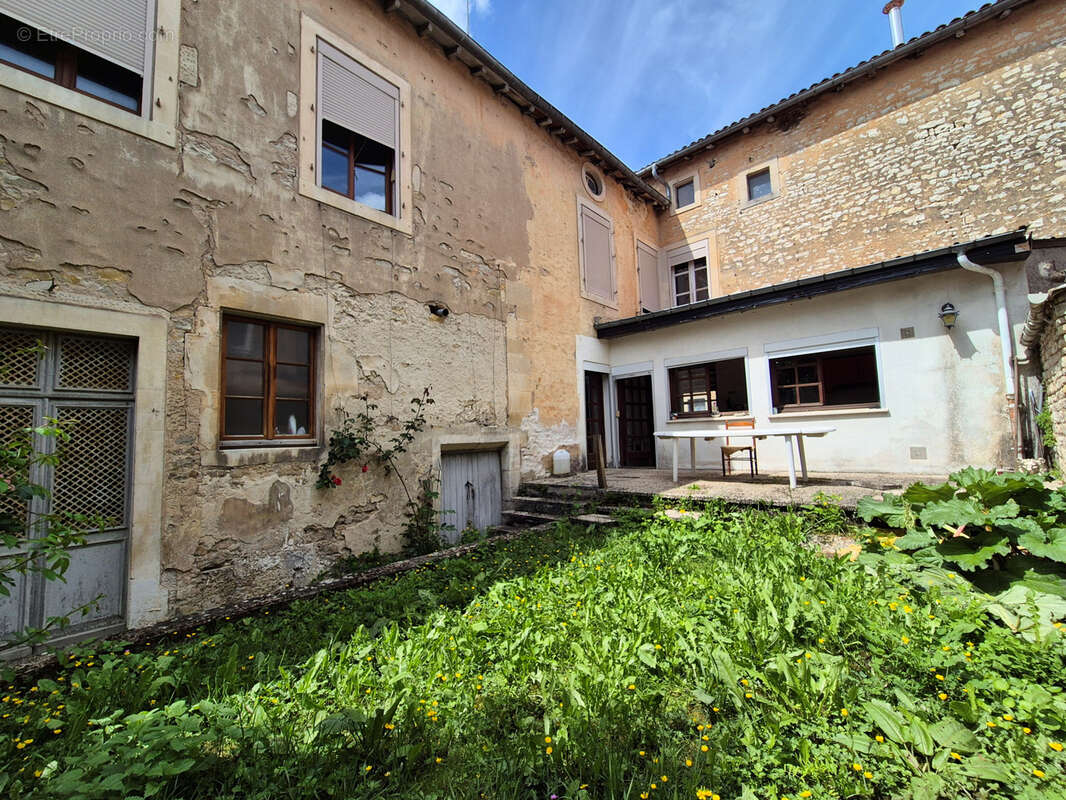 Maison à GONDRECOURT-LE-CHATEAU