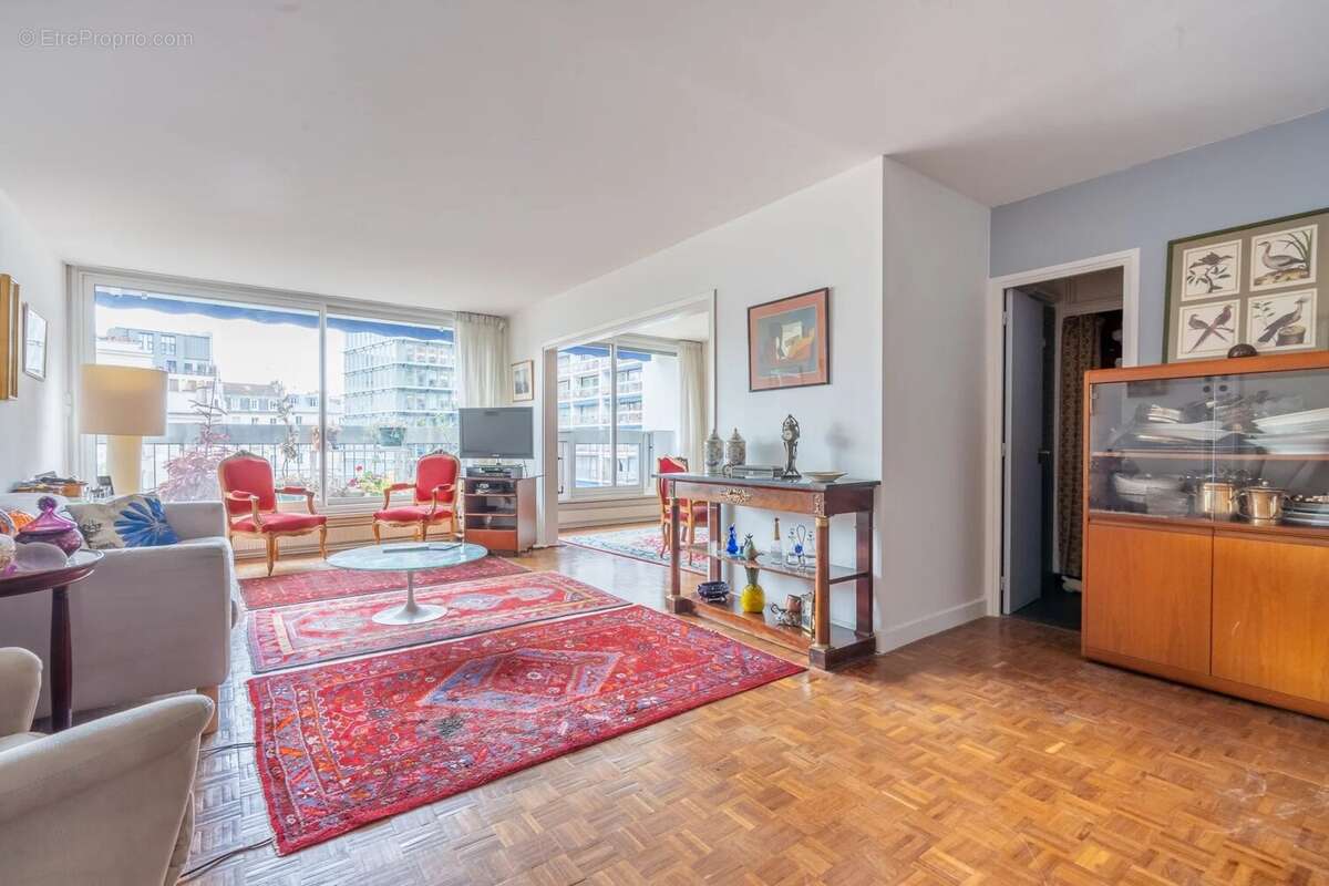Appartement à PARIS-14E