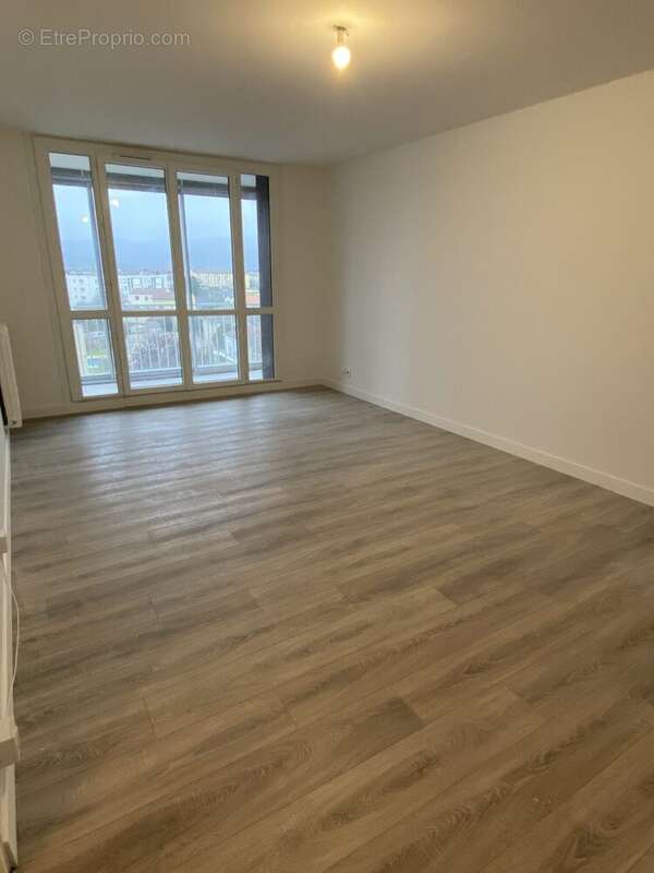 Appartement 89 m² à Bourg-Les-Valence  - photo 4