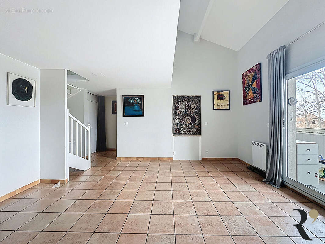 Appartement Duplex T4, 85m² dernier étage, Guilheméry - photo 3