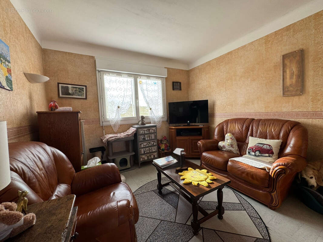 Maison à ONET-LE-CHATEAU