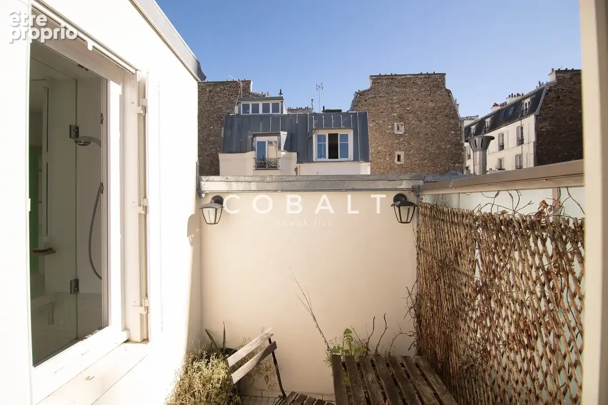 Appartement deux pièces dernier étage avec terrasse - Faubourg Saint-Honoré - photo 3