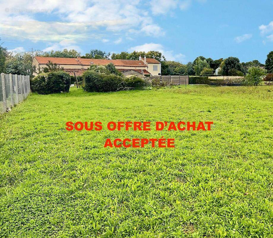 Terrain à AIGREFEUILLE-D&#039;AUNIS