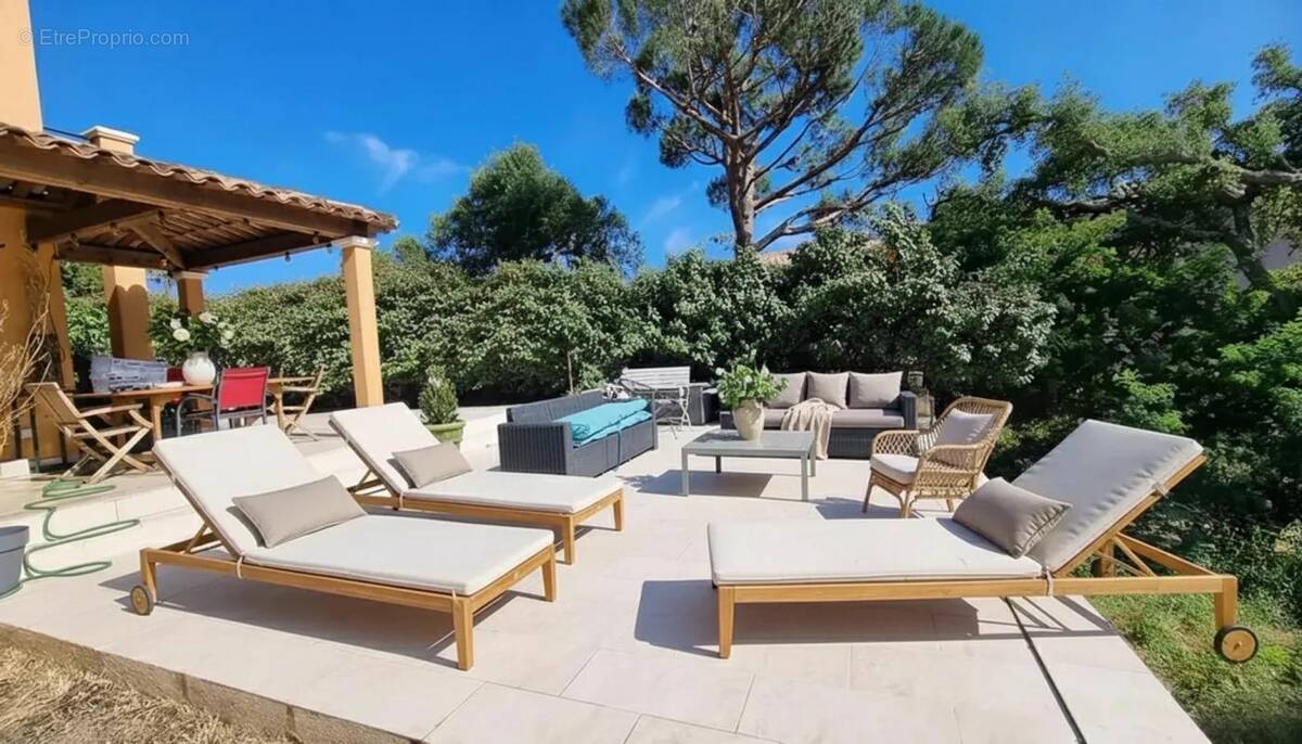 Maison à ROQUEBRUNE-SUR-ARGENS