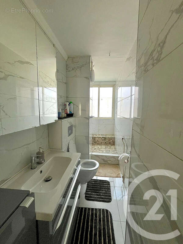 Appartement à MEYZIEU