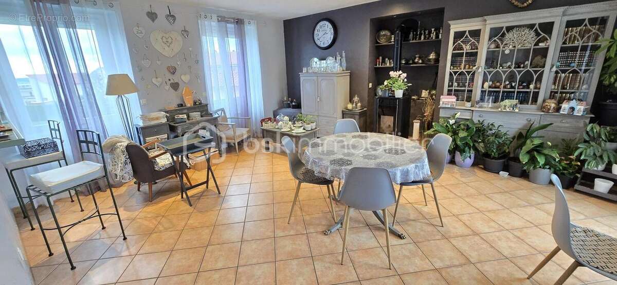 Appartement à SAINT-JEAN-BONNEFONDS