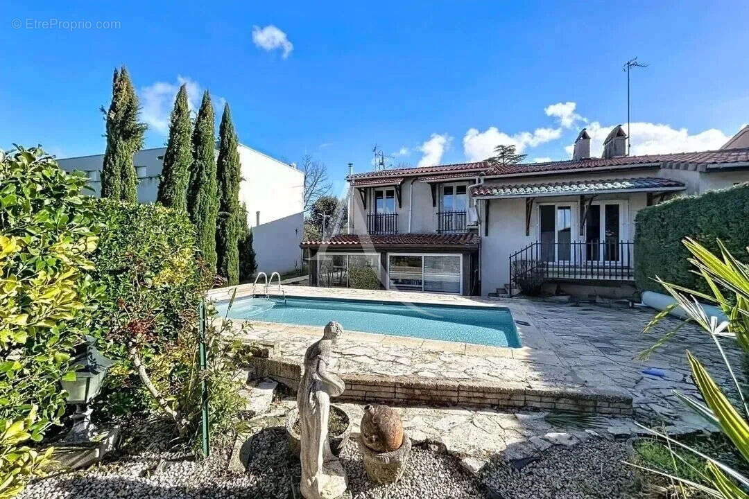 Maison à CASTELGINEST