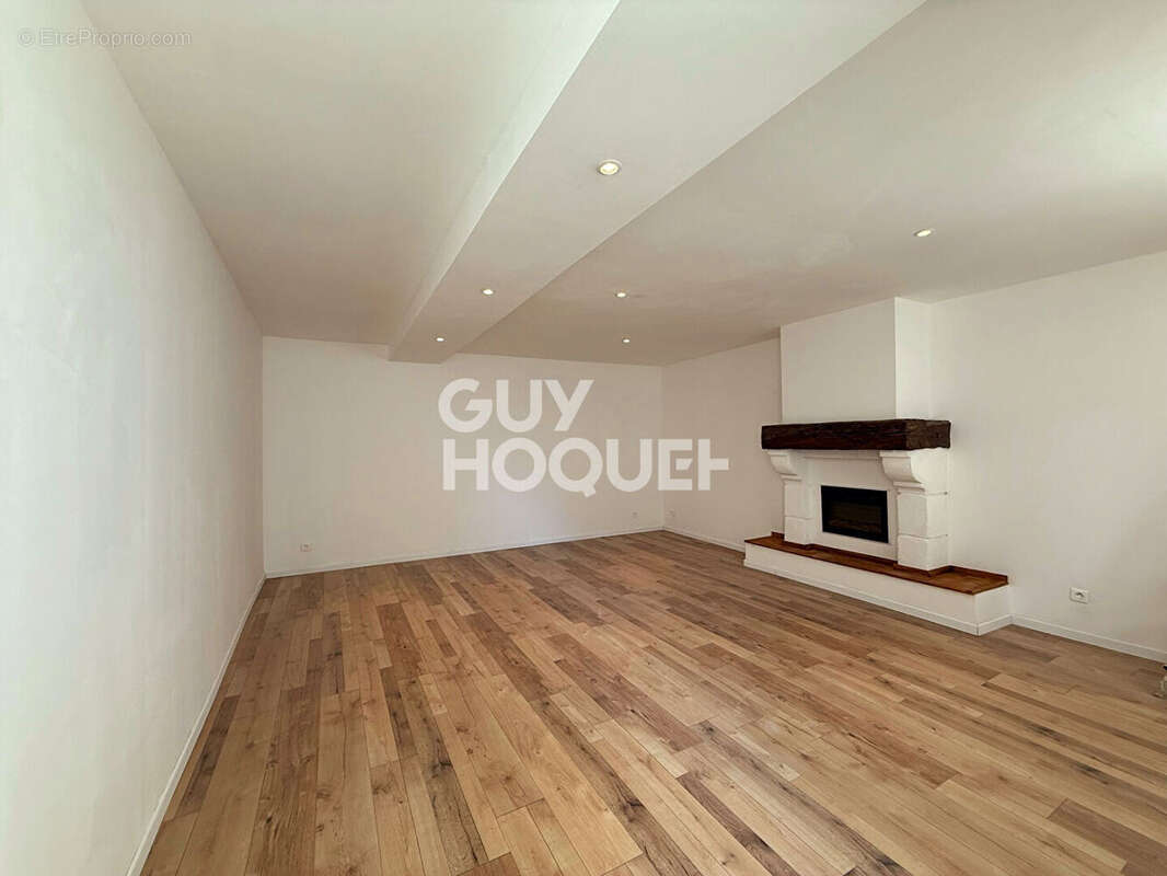 Appartement à COUCHES