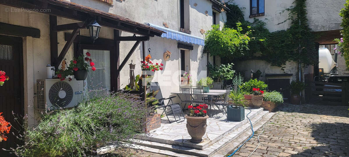 Maison à LA CHAPELLE-LA-REINE