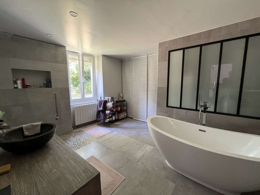 Maison à LA CHAPELLE-LA-REINE