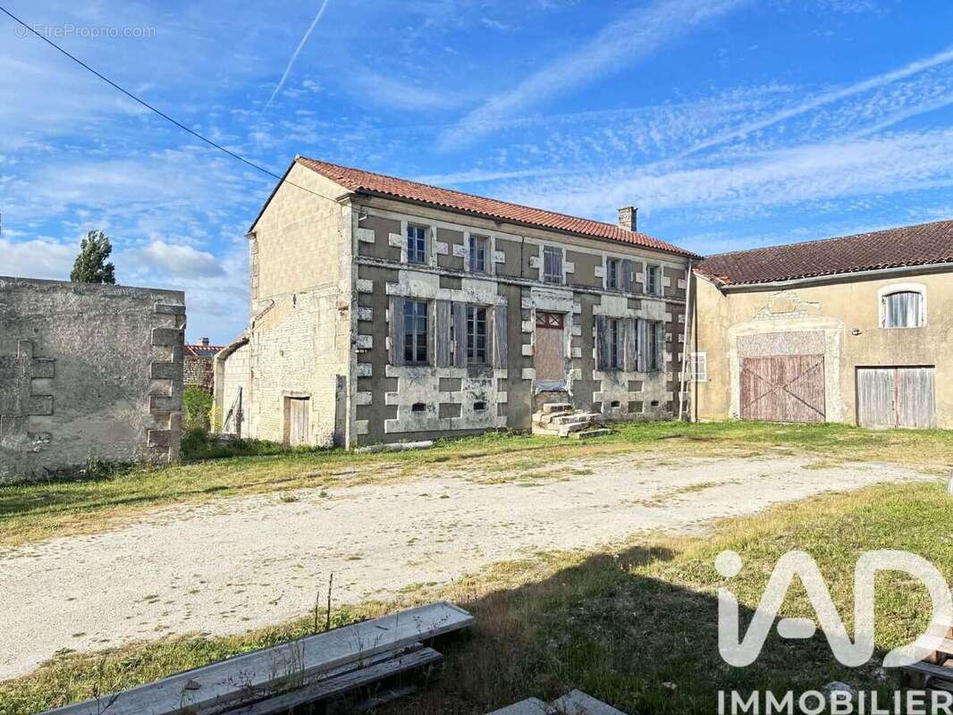 Maison 263 m² à Sainte-Lheurine  - photo 2