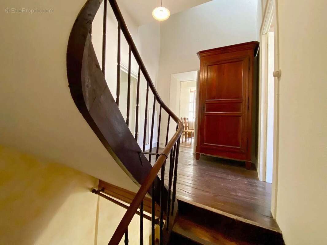 Grande maison avec extérieur au coeur d'un joli village - photo 8