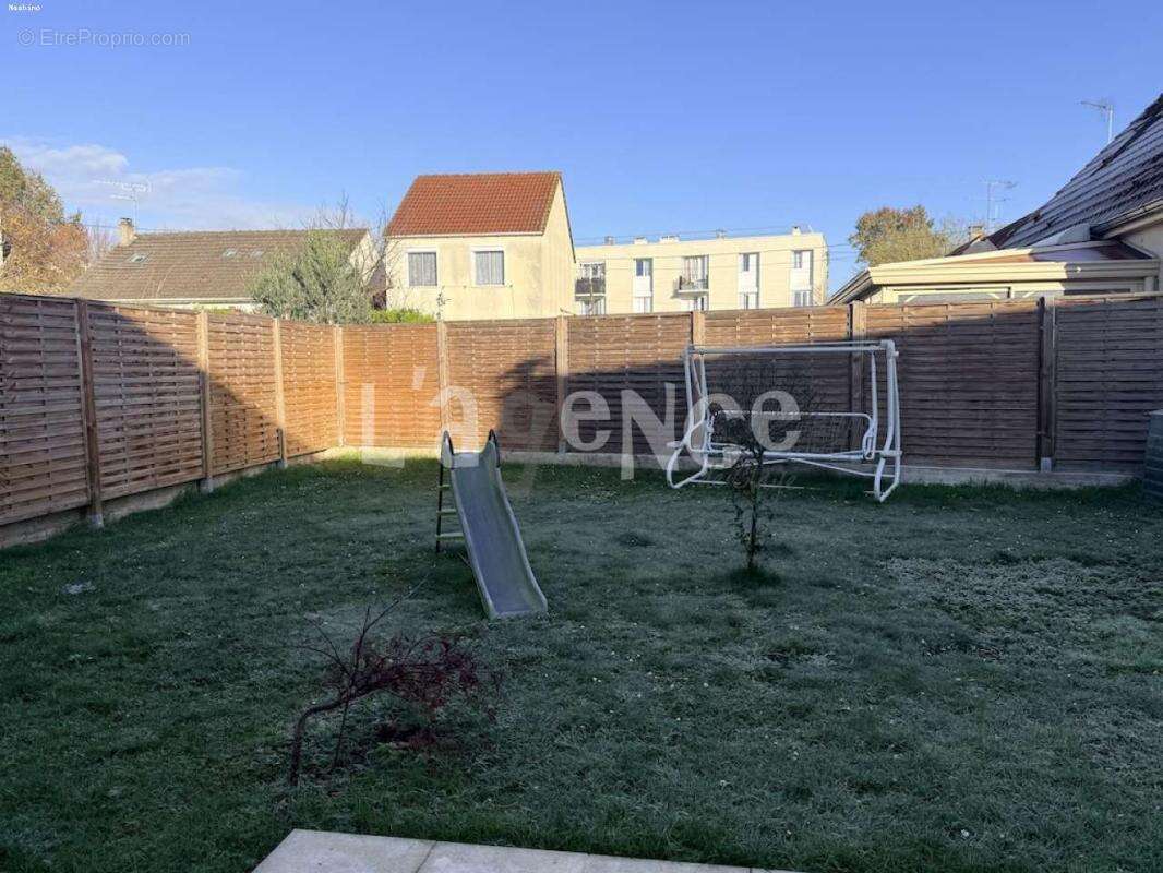 Maison à CLAYE-SOUILLY