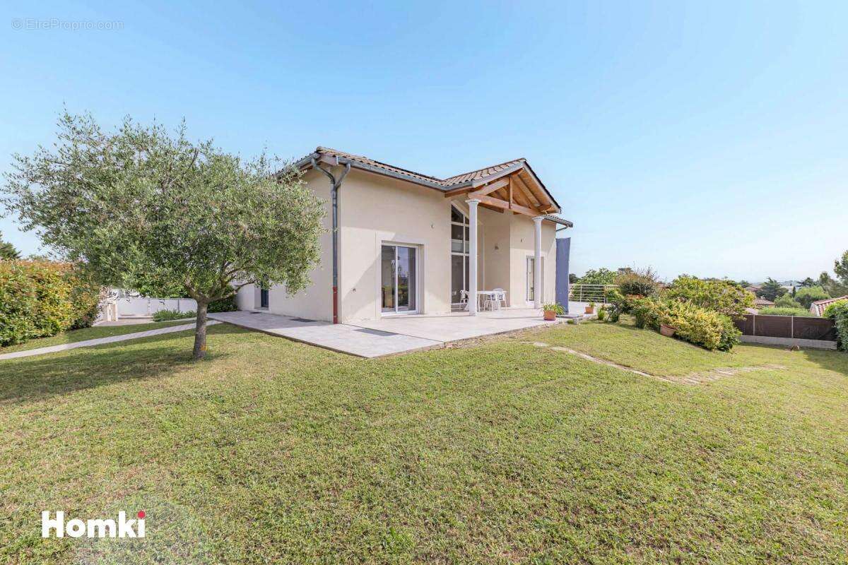 Propriété familiale T11 de 306.89 m² - photo 3