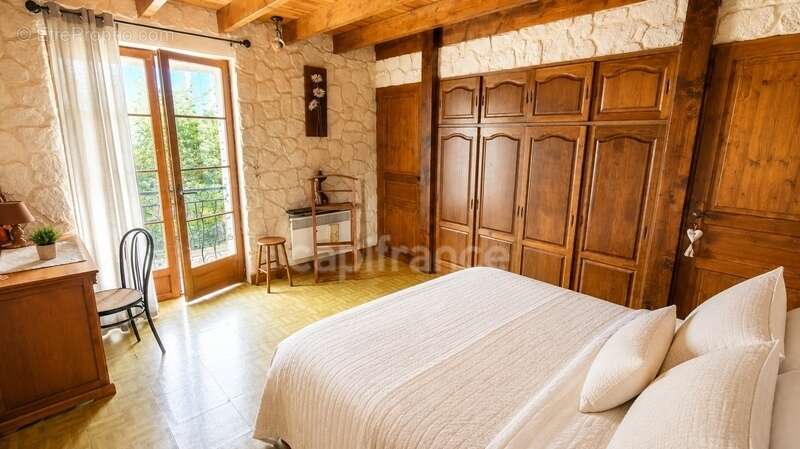 Maison de caractère 165 m² — 4 chambres — Suite indépendante — Piscine — Source privée — Terrain 1 499 m - photo 9