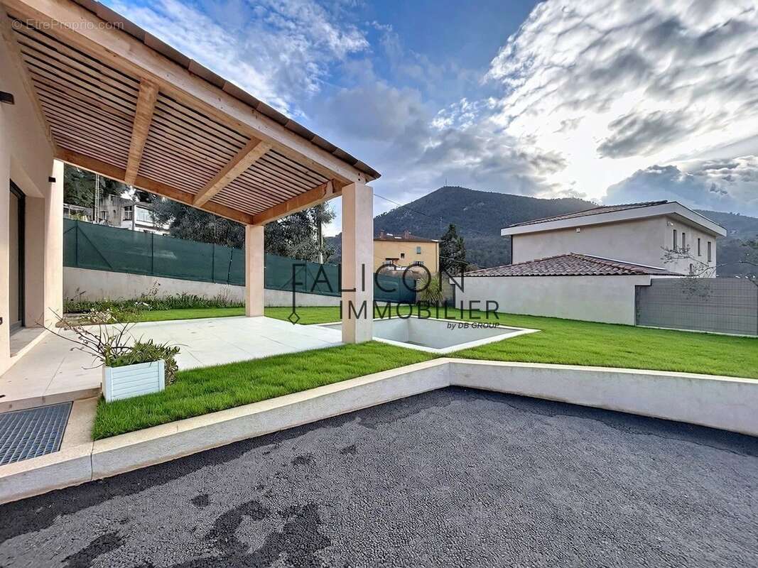 Maison à TOURRETTE-LEVENS