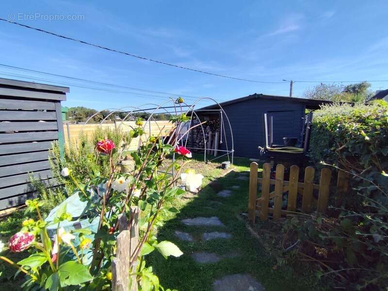 Maison à SAINT-JACUT-LES-PINS