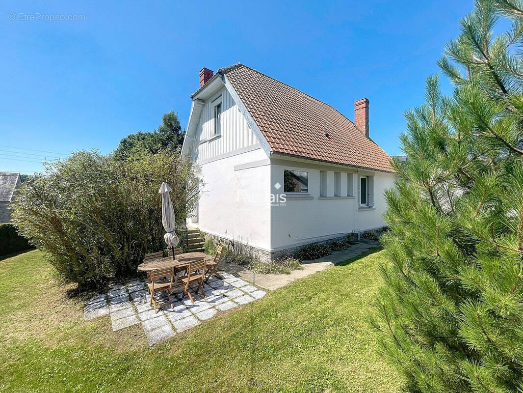 Maison à HEUGUEVILLE-SUR-SIENNE