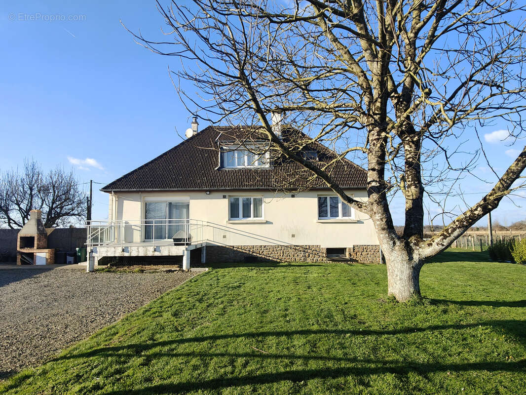 Maison à SAINT-SENIER-SOUS-AVRANCHES